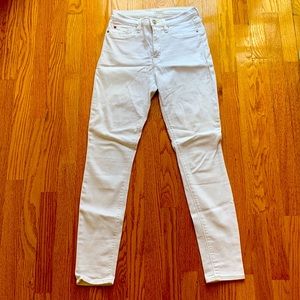 HUDSON WHITE high-waisted jean, size 27, 5% elastic 👌🏽
